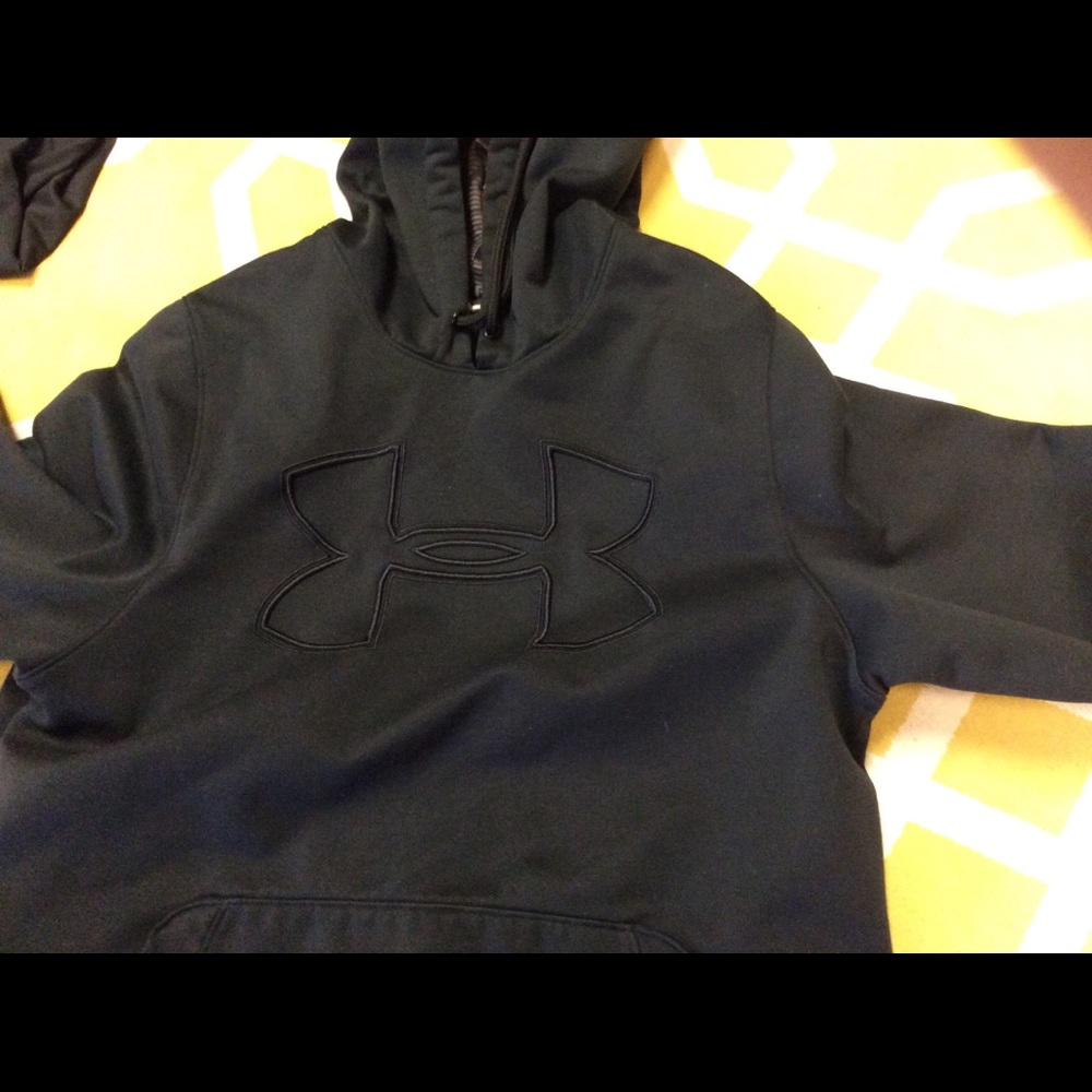 7 UA pieces s/m closet clean out - Picture 4 of 6